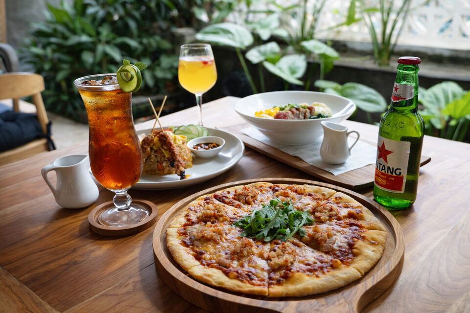 A thin crust pizza topped with tuna, mozzarella, arugula and raw shallot sambal matah.